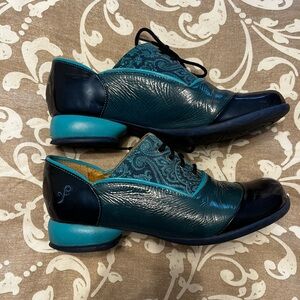 FLUEVOG FELLOWSHIP DARBY
LACE-UP SHOES WITH PIPING